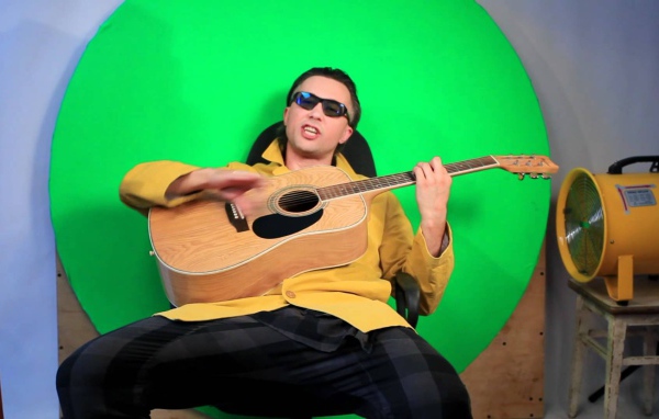 Сергей Бабкин с песней Недотрога