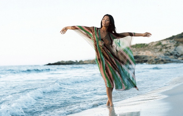 Певица у моря