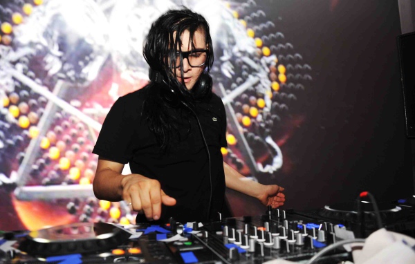 Skrillex играет новые треки