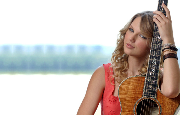 Taylor Swift на пляже