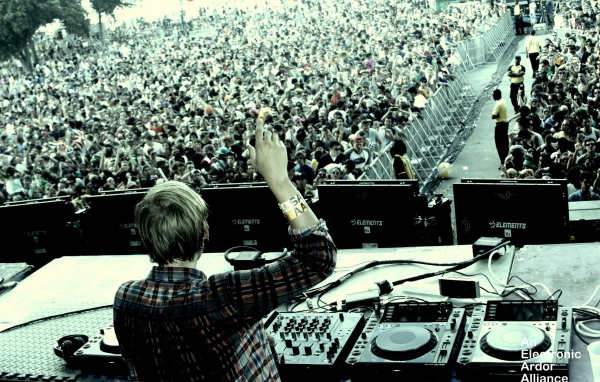 Новая песня Avicii