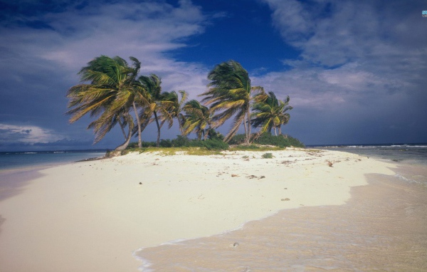 Шторм на пляже