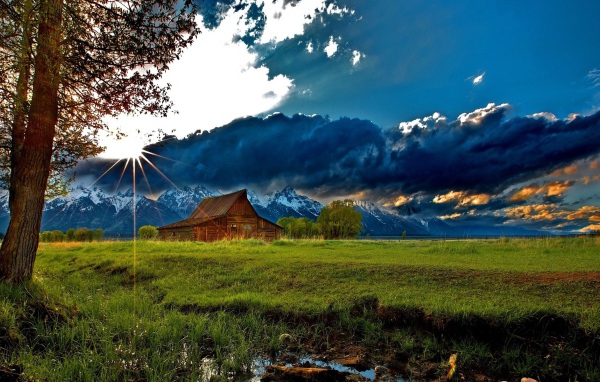 Лучи солнца из тучи