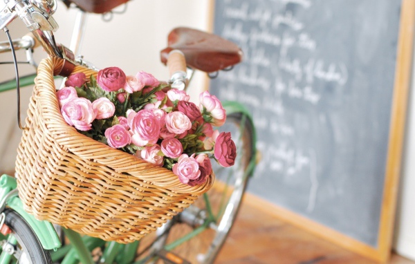 Розы в корзине