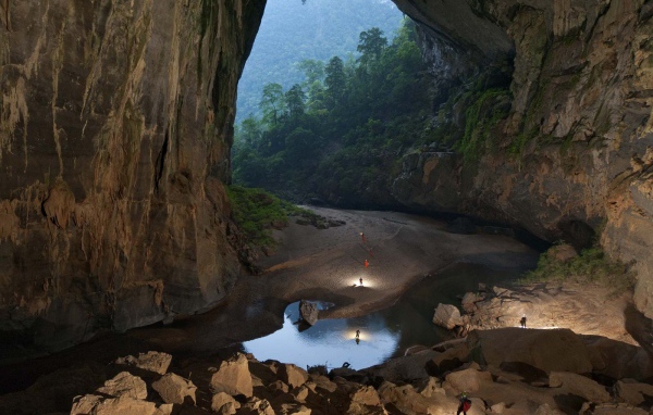 Очень большая пещера