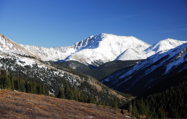 Белые горы на горизонте