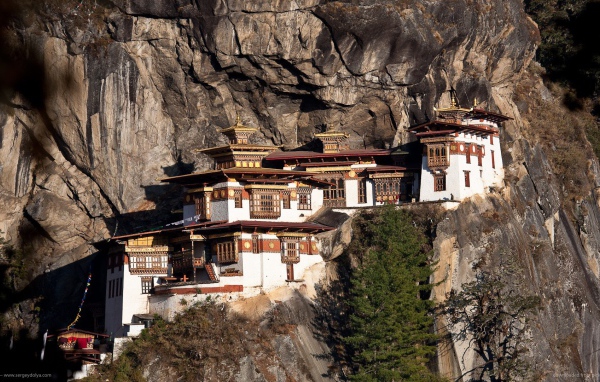 Дом на скалах