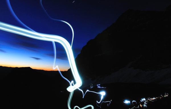 Полоски света в ночи