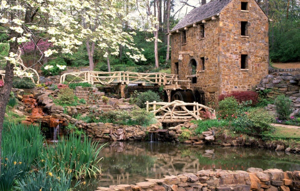 Старинная водяная мельница