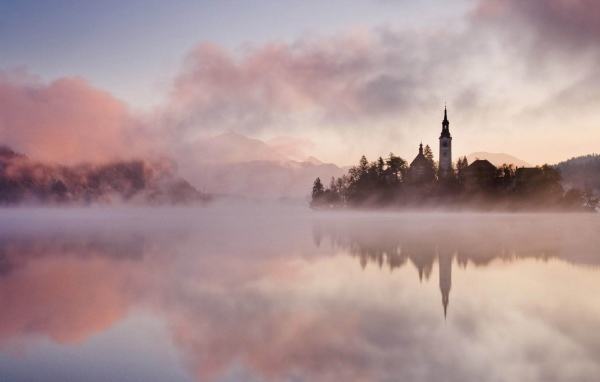 Туман над озером