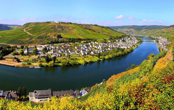 Город у реки