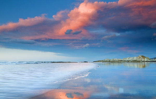 Красивые облака  над морем