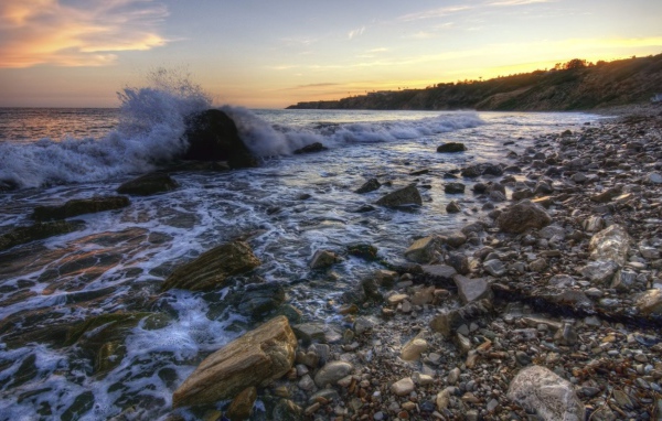 Каменистый берег моря