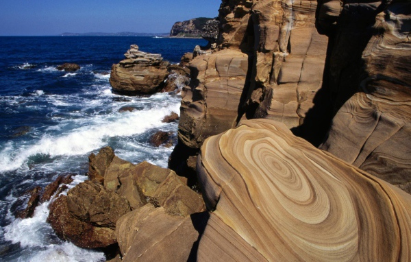 Красивый рисунок на скалах