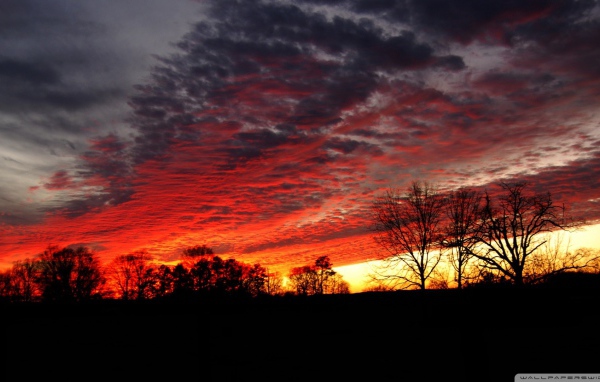 Багровые облака на закате