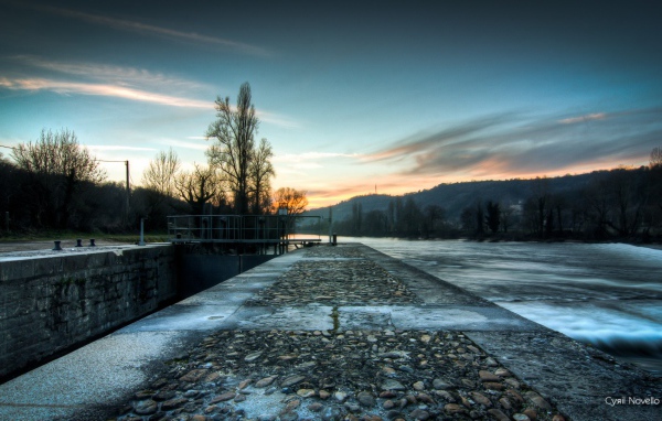 Закат на реке