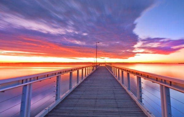 Закат над причалом