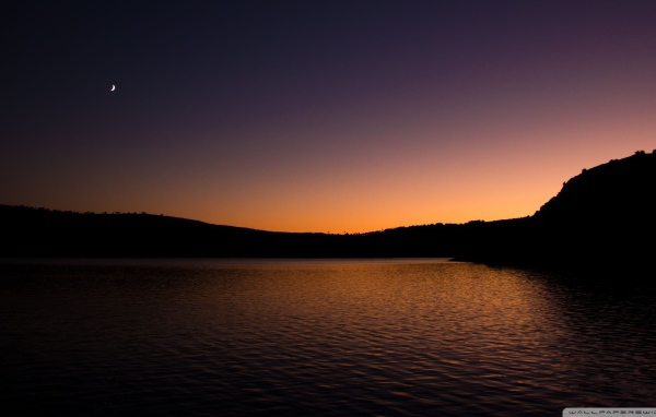 Закат с Луной на небе