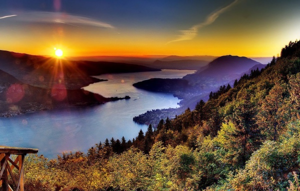 Закат на извилистой реке