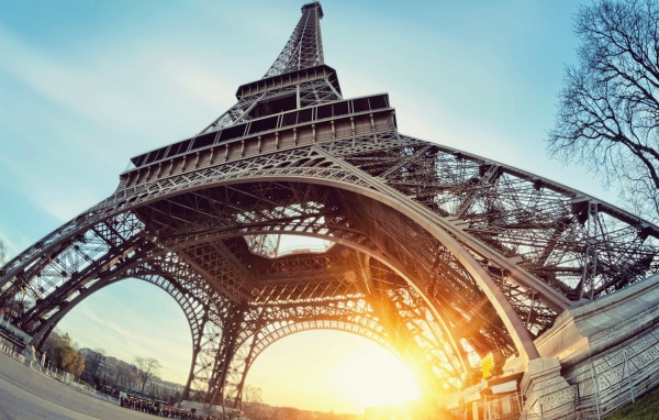 Закат под эйфелевой башней