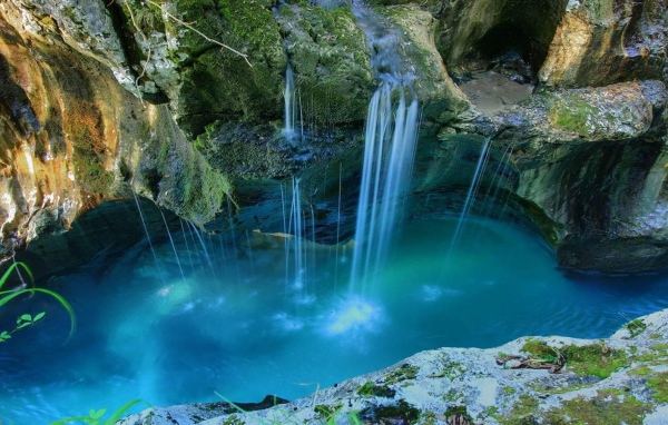 Голубые струи