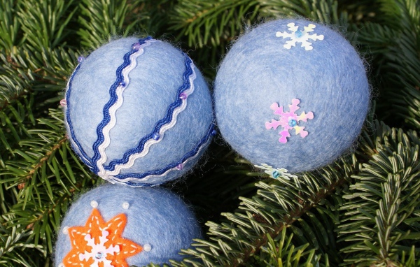 Eлочные игрушки из шерсти