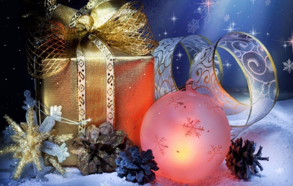 Праздничные украшения в Новый Год