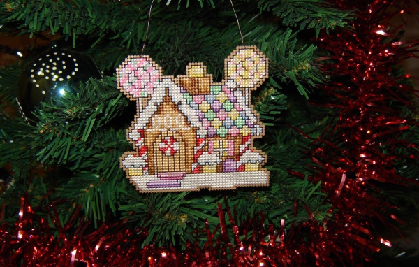 Елочная игрушка домик