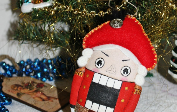 Елочная игрушка щелкунчик