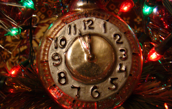 Елочная игрушка часы
