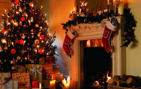 Подарки для детей под новогодней елкой в 2014 год лошади