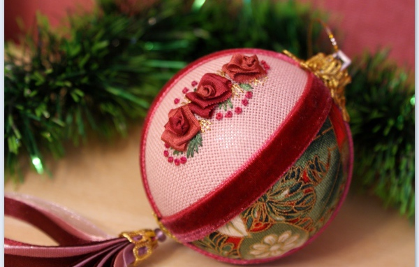 Pучные елочные игрушки