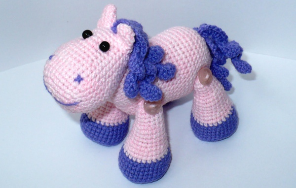 Вязаная лошадь