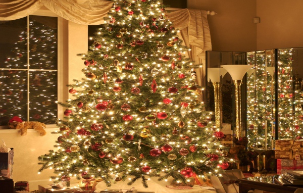 Новогодняя елка в уютном доме 2014