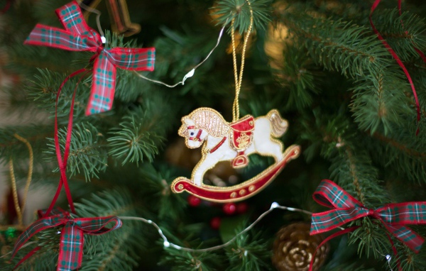 Лошадь качалка