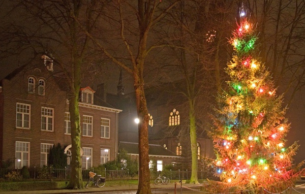 Простая но красивая новогодняя елка