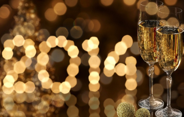Два бокала шампанского С новым 2014 годом