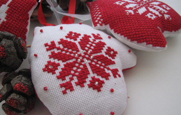 Первые елочные игрушки