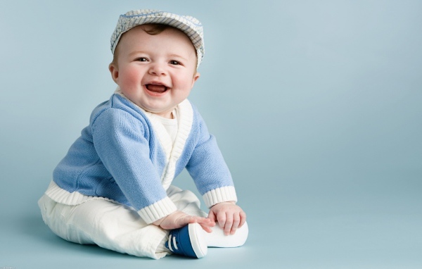 Ребенок в кепке