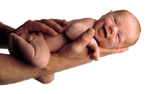 Ребенок улыбается