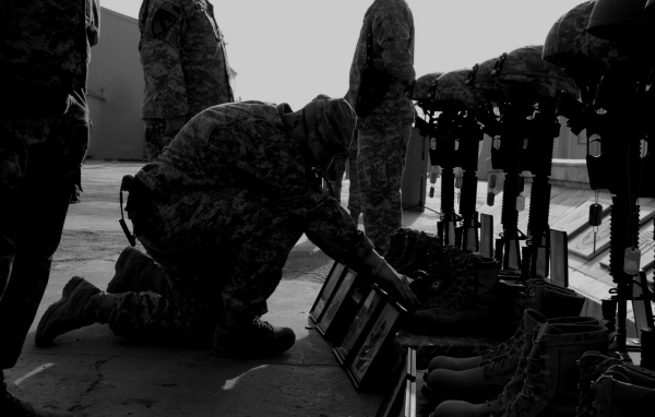 Вспоминают погибших воинов