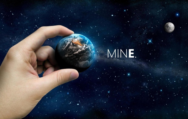 Земля в руке человека