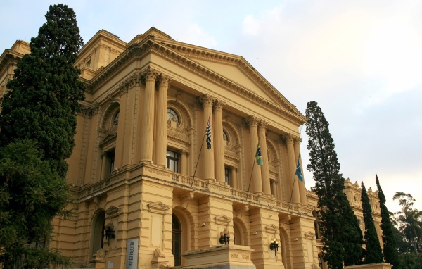 Здание в Рио-де-Жанейро