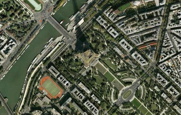 Париж из космоса