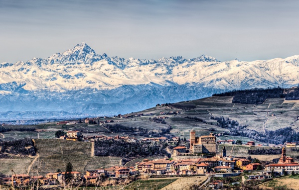 	 Италия Пьемонт у подножия гор