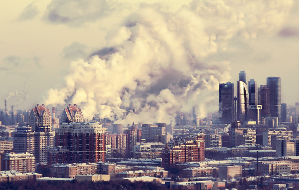 Москве под белым дымом