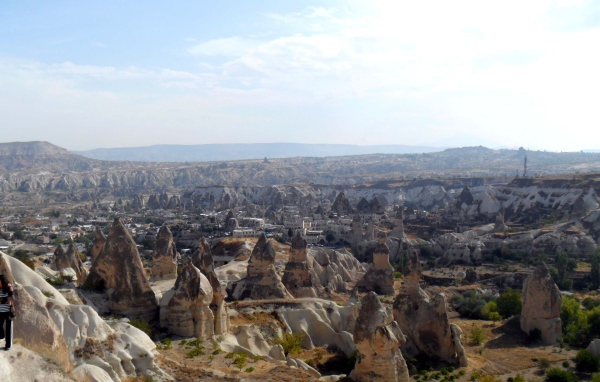 Волшебные дымоходы Турции с видом на город