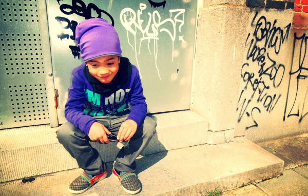 Мальчик в фиолетовой шапке, swag