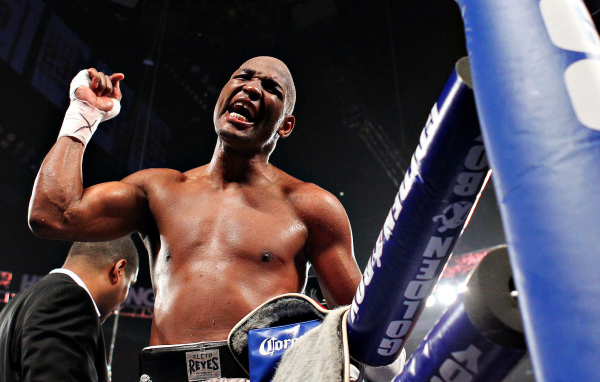 Боксер Бернард Хопкинс выиграл сражение