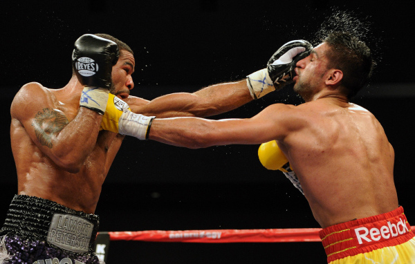 Боксер Риддик Боу сокрушительный удар